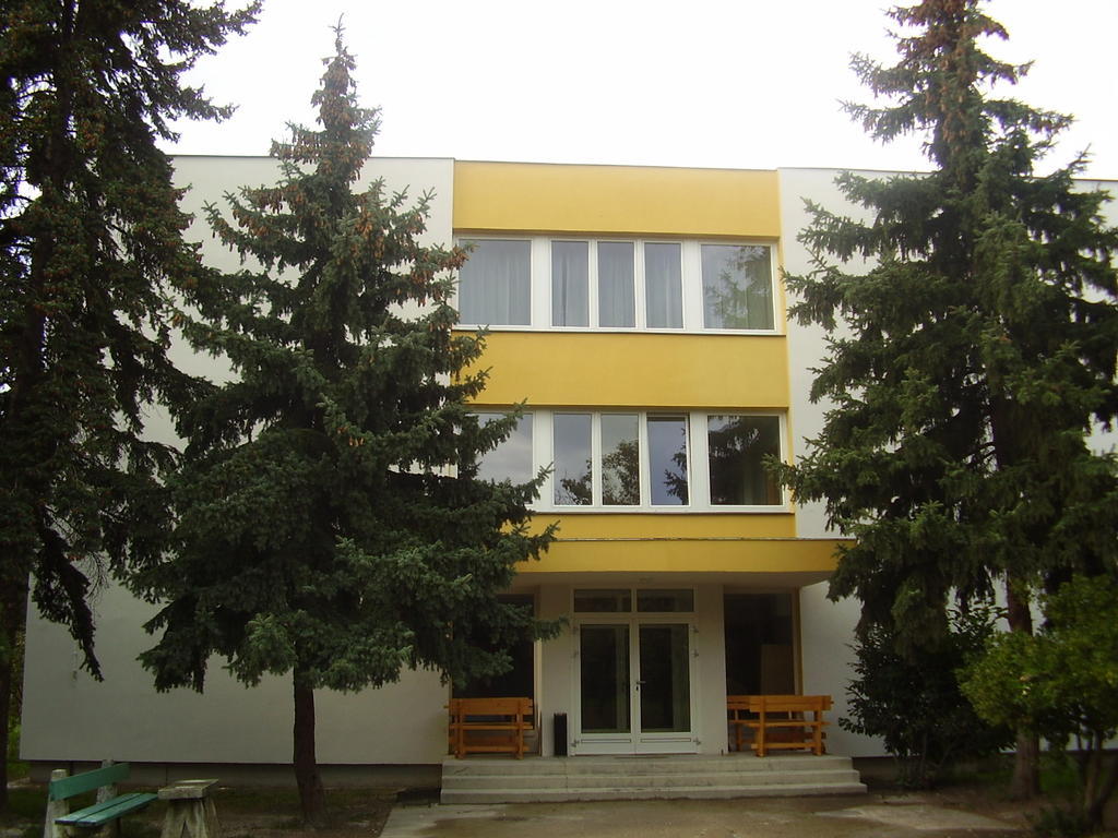 Szombathelyi Egyetemi Kollegiumホステル エクステリア 写真